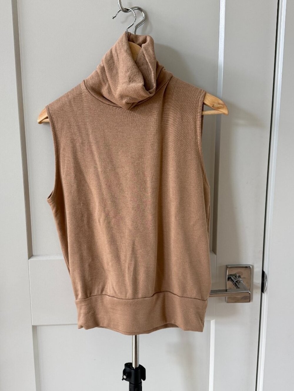 NWOT Bleusalt "The Sleeveless Turtleneck" Size 1 — As Worn by Meghan Markle - Picture 2 of 6